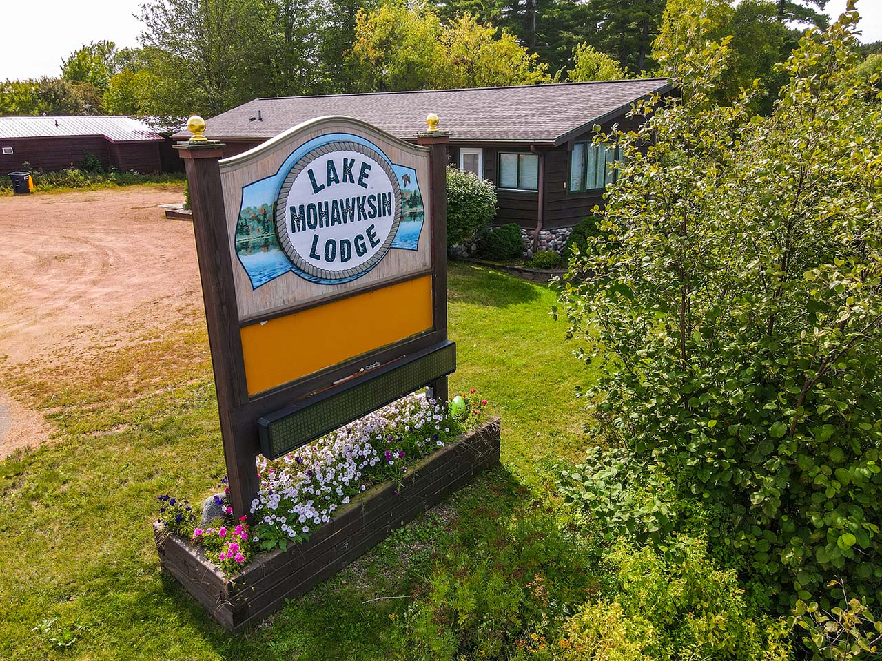 Lake Mohawksin Lodge sign